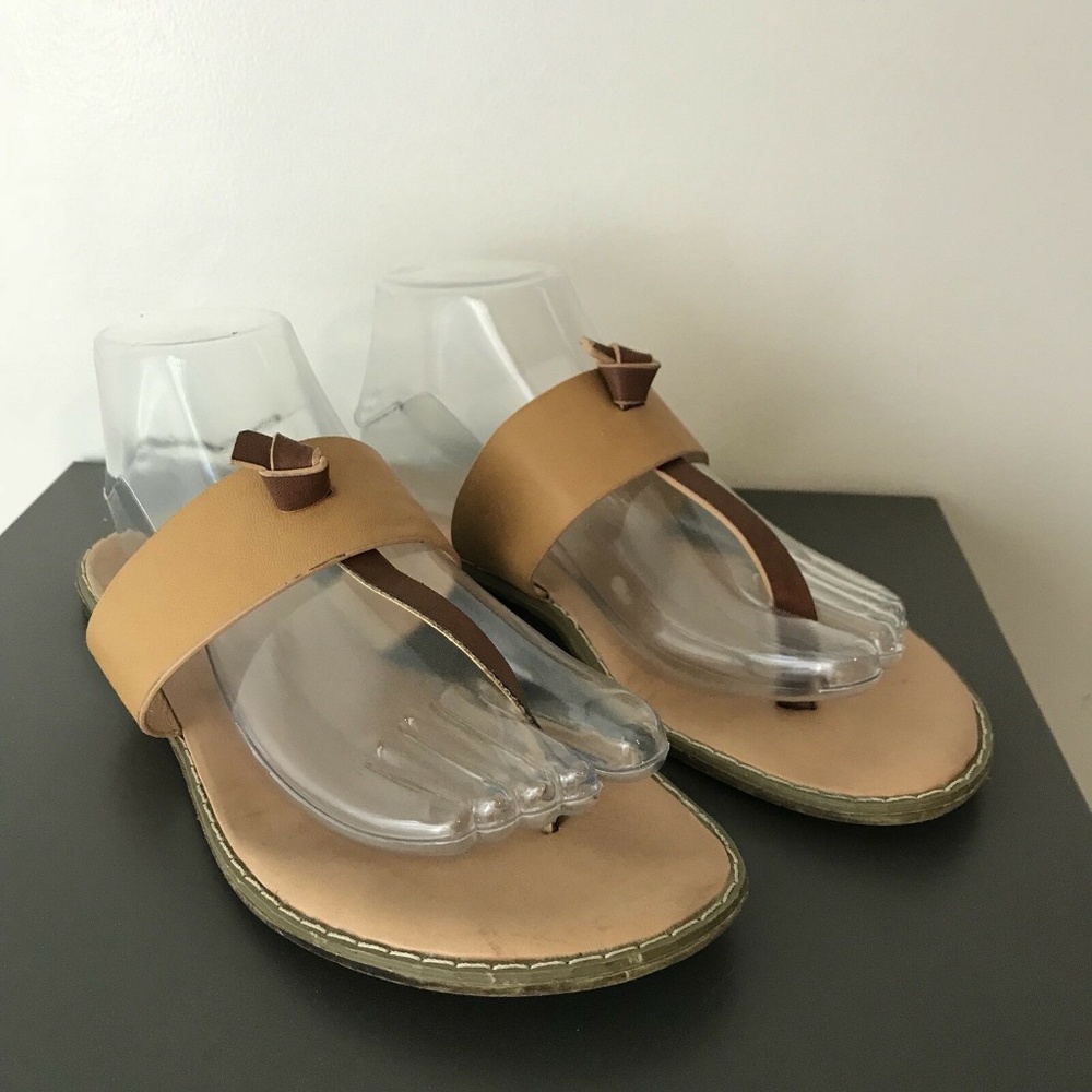EUC! Women's SEVEN Size 8 Thongs Two Tone Brown Manmade Materials Flats/Sandals